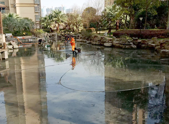 南圣镇景观池淤泥清理