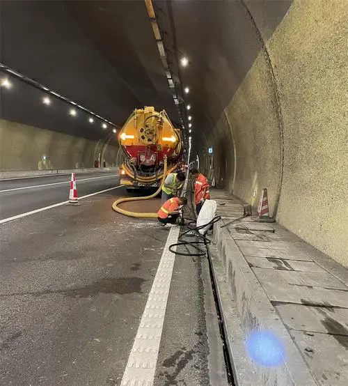 南圣镇隧道排水渠清淤